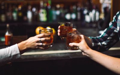 How to Order Drinks at a Bar for Beginners
